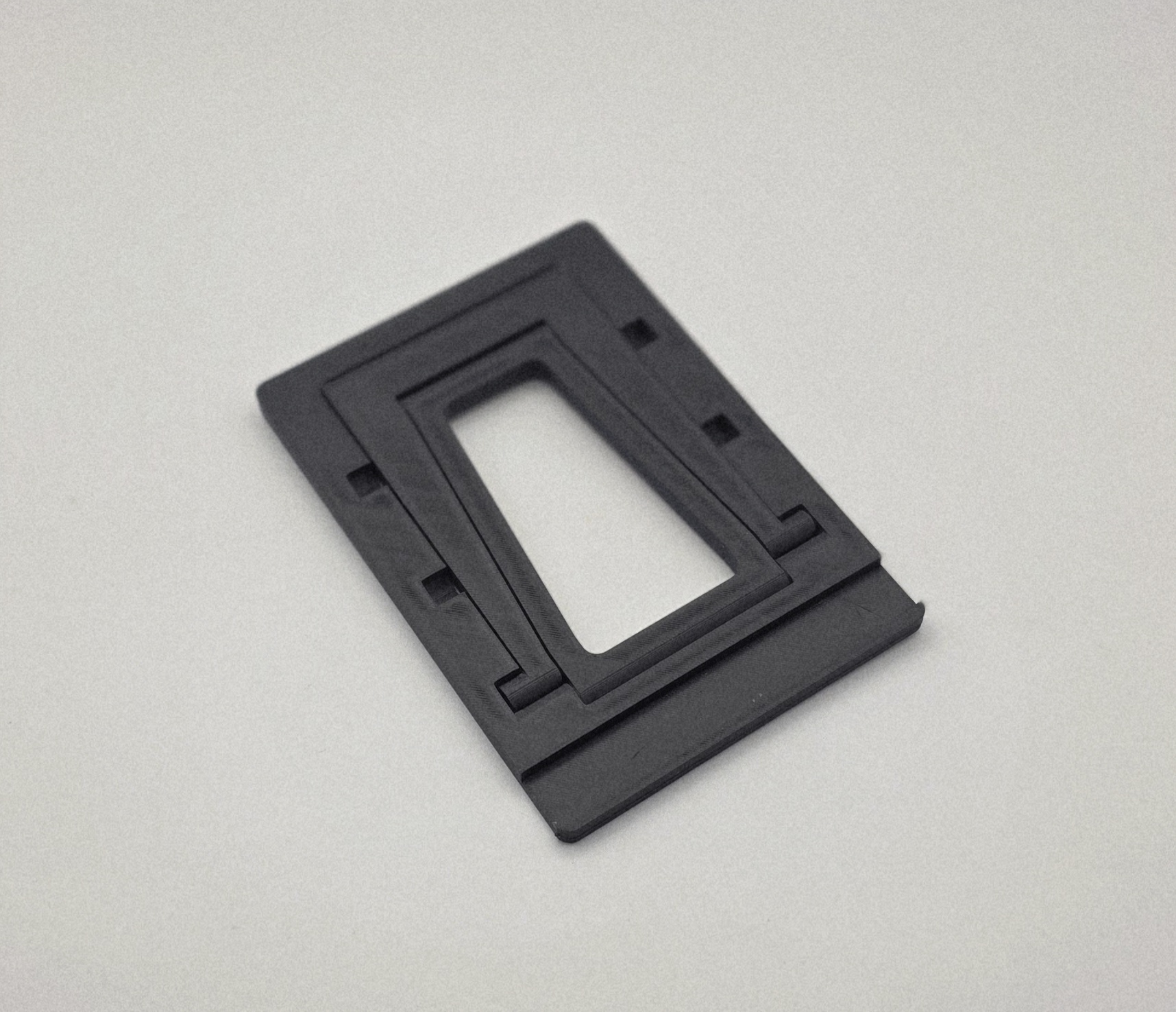 Foldable phone stand stand angle 3