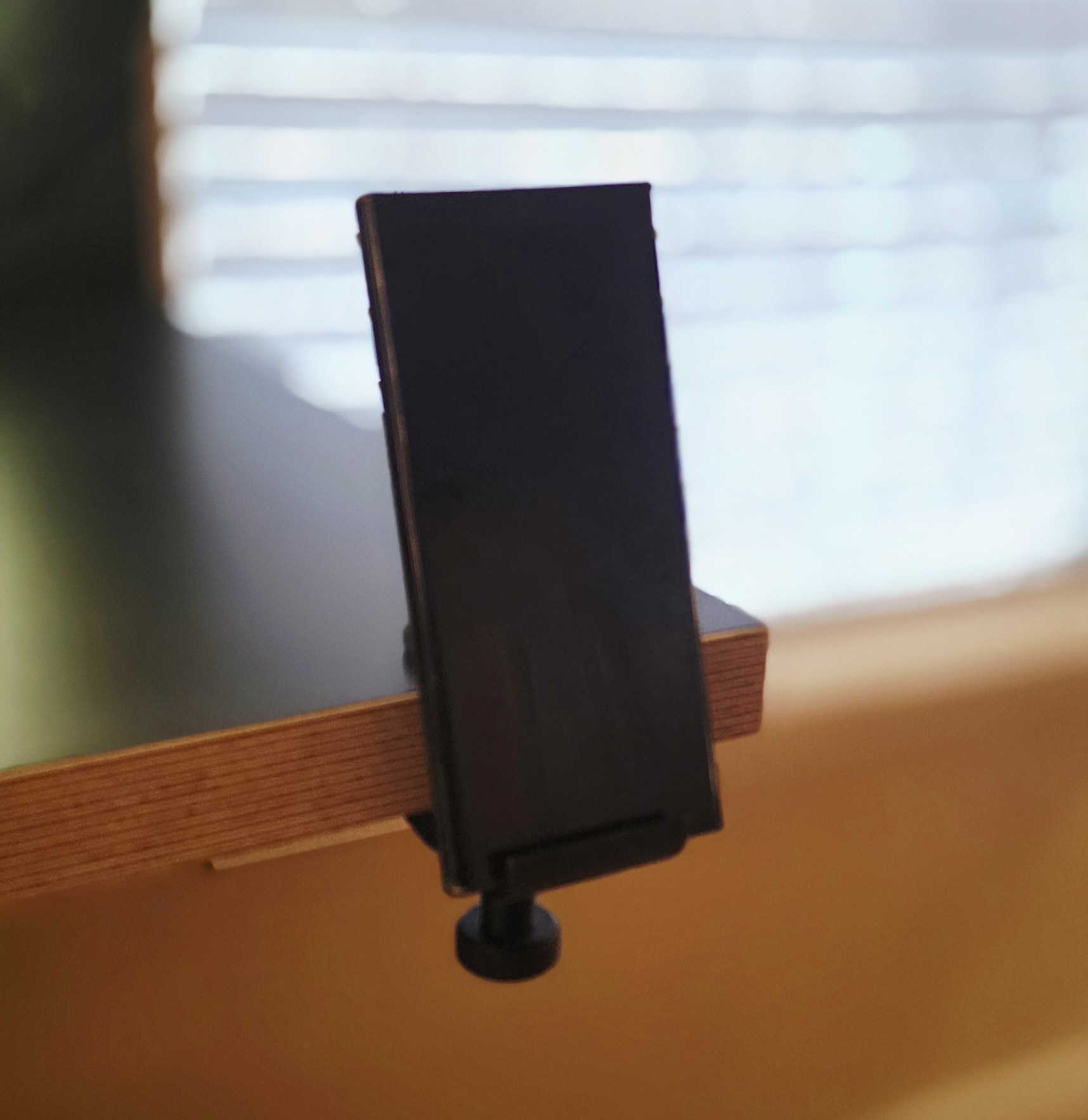 Phone table clamp angle 2